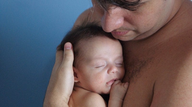 Očetova vloga med procesom rojevanja in porodom