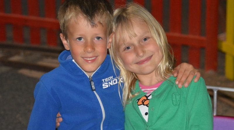 Učite svoje sinove spoštovati ženske, izražati čustva in početi različna opravila