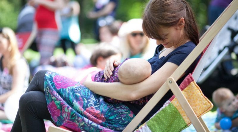 Normalno je - četrti festival dojiva.se