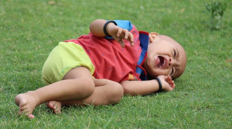 Otroški jok - Katera je največja napaka, ki jo ob joku in otrokovem kričanju naredimo starši