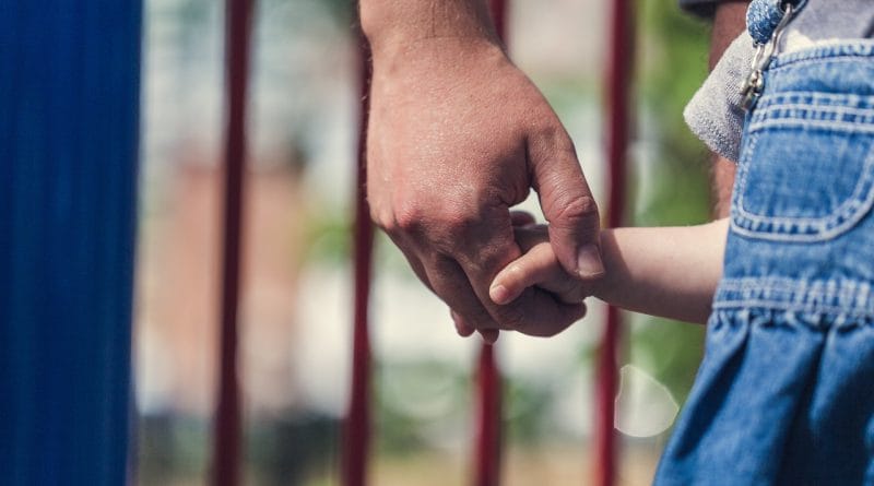 kako-je-ocka-dan-prezivel-sam-s-svojima-sonckoma