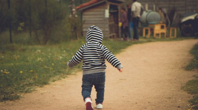 Je priden, tih otrok res znak, da je vse dobro?