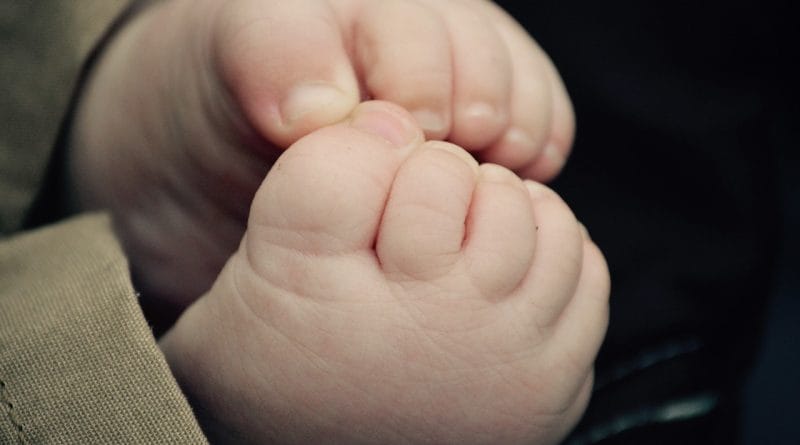 Kako skrbeti za nohte vašega malčka