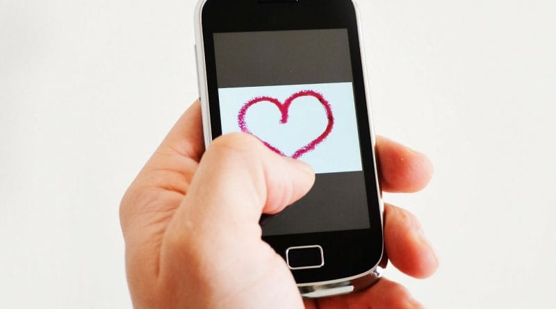 Nezvestoba v odnosu: Ko partner prevara drugega partnerja