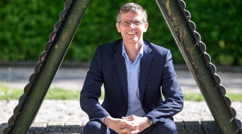 Intervju: O financah se v šolah ne učijo, zgradbo 'klinčeve' celice pa morajo petošolci znati na pamet