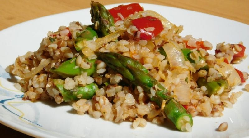 Recept: Ajdova kaša s šparglji