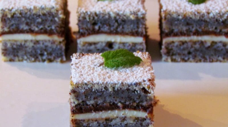 Recept: Marianine makove kocke z grškim jogurtom