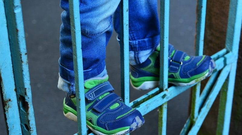 Kako p(o)stati odlični starši - prijazno in odločno recite otroku NEKako p(o)stati odlični starši - prijazno in odločno recite otroku NE