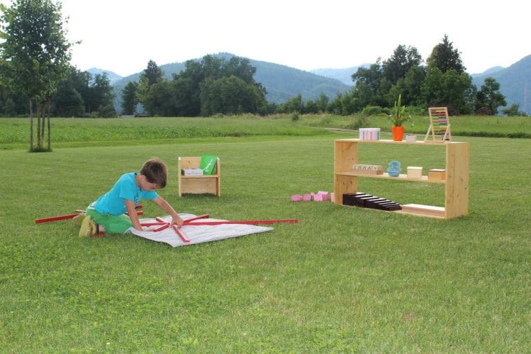 Počitniške dejavnosti daleč od mestnega vrveža s pridihom pedagogike montessori