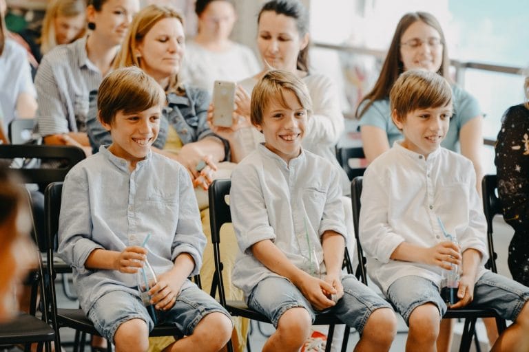 Radenska pričela s projektom, s katerim želijo pomagati novopečenim staršem trojčkov