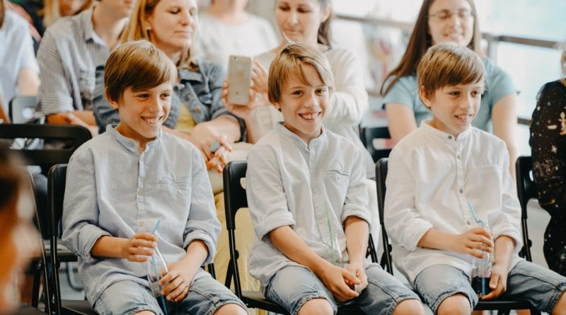 Radenska pričela s projektom, s katerim želijo pomagati novopečenim staršem trojčkov