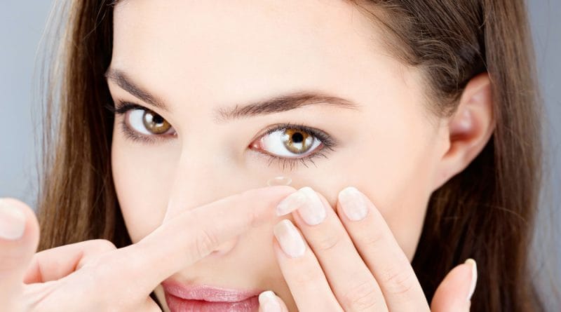 Na kaj morate biti pozorni, če nosite kontaktne leče?