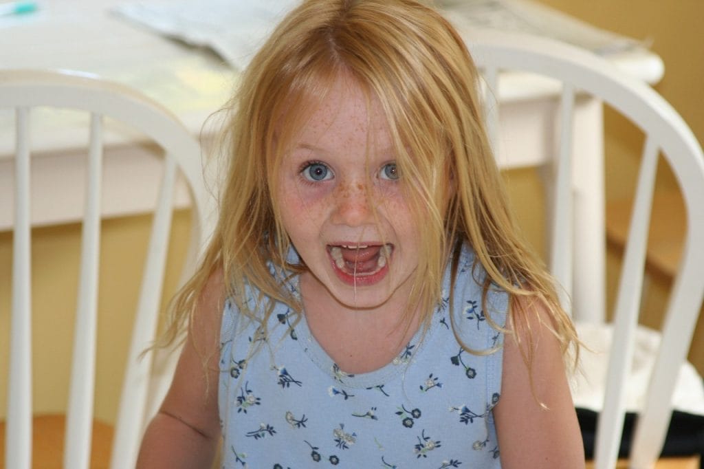 Zakaj otroci včasih tepejo, čeprav se počutijo varno in povezano?