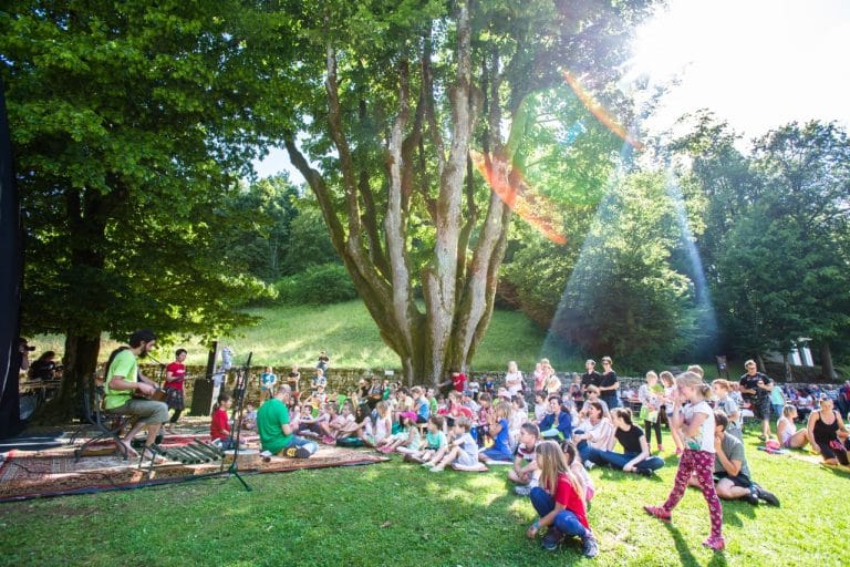 Namig za družinski izlet – Družinska dogodivščina v Polhovem Gradcu