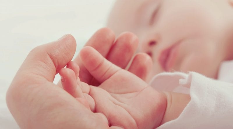 Nosečka! Se odločaš med amniocentezo in NIFTY testom?