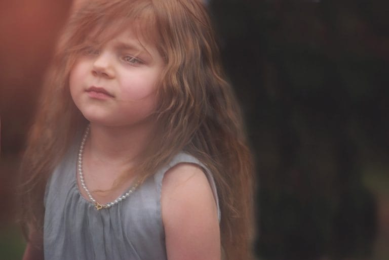 Kaj pa če otrok hlipa, solz pa ni? Ali samo izsiljuje?