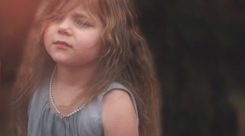 Kaj pa če otrok hlipa, solz pa ni? Ali samo izsiljuje?