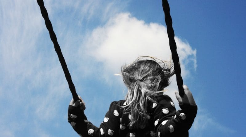 Kako lahko preprečimo, da tesnobnost in anksioznost prenesemo na svoje otroke