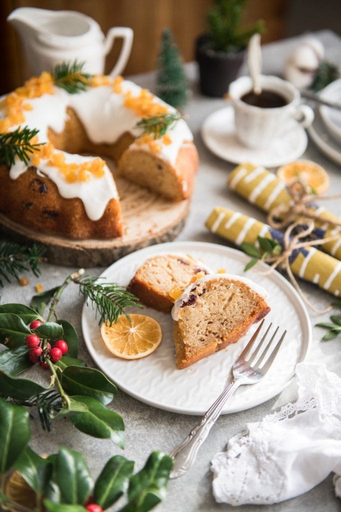 Praznično okrašen zimski šarkelj (z receptom)