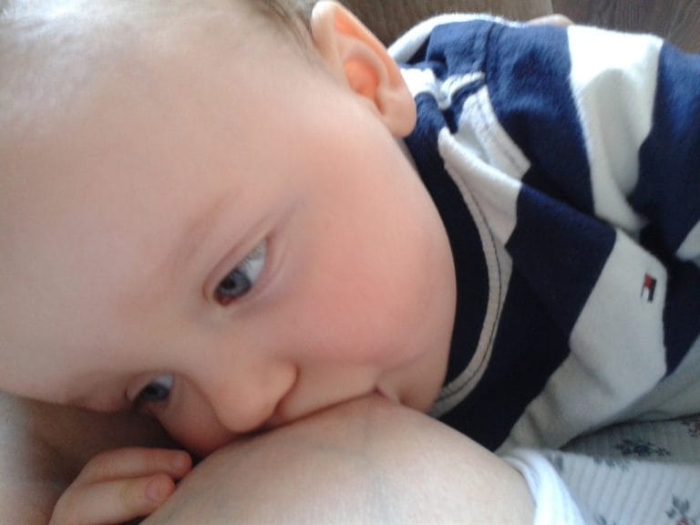 Dojenje in materinstvo v objemu srca