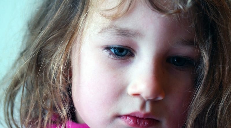 Kako odreagirati na otrokovo stisko?