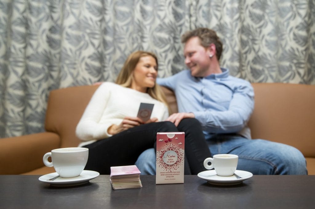 Da bo vajina luč odnosa lepše svetila in Nadine kartice za pare