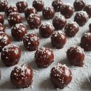 Slastne snežno čokoladno-kokosove kroglice