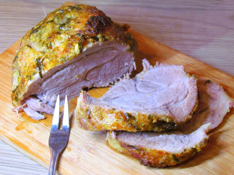 Svinjska pečenka v zeliščni skorjici