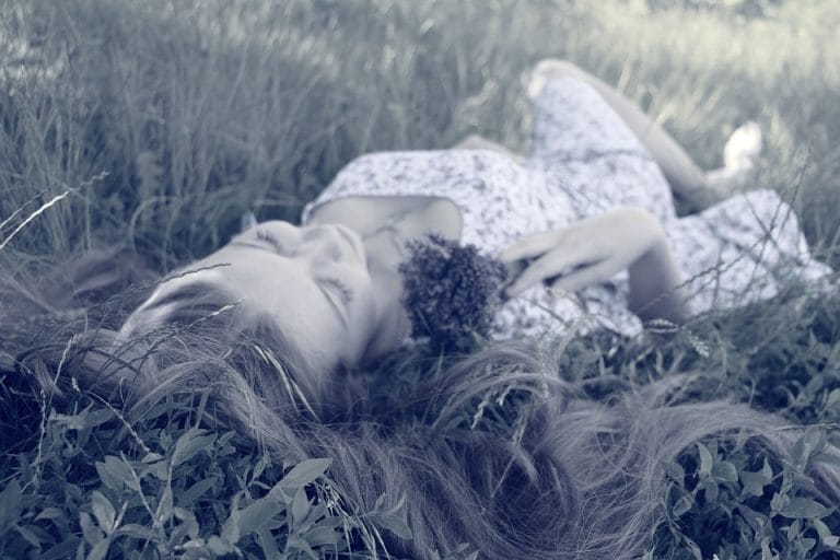 Kako sem ukrotila hormonsko divjanje v času menstruacije - moja osebna izkušnja
