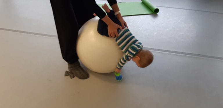 Povezovanje in ples z dojenčkom v prenatalnem obdobju