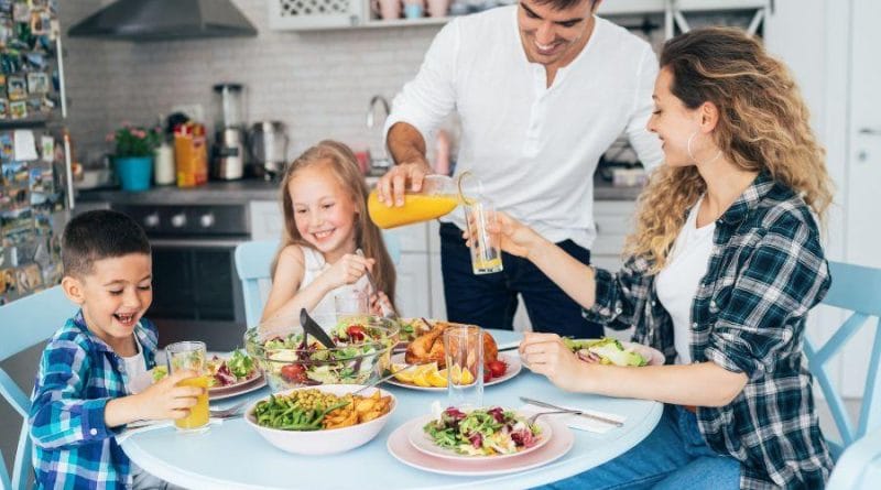 Jedilne mize in jedilni stoli za vso družino