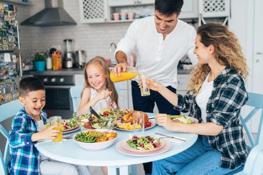 Jedilne mize in jedilni stoli za vso družino