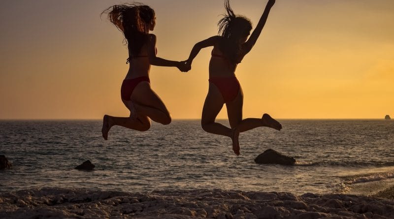 Nasveti za starše: do katere ure naj dovolim naši 13-letnici, da ostaja zunaj?