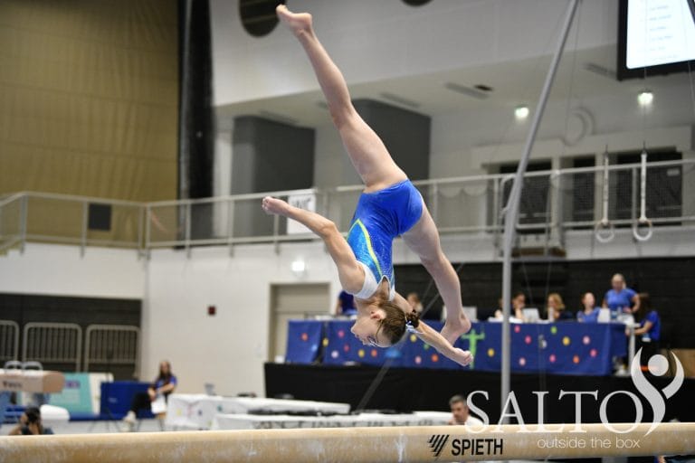 Prehrana vrhunskih mladih športnic; primer gimnastičark pri 11, 12, in 13 letih