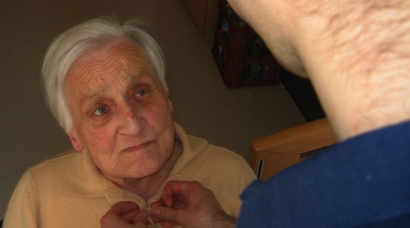 Ko besede zbledijo, ostane dotik